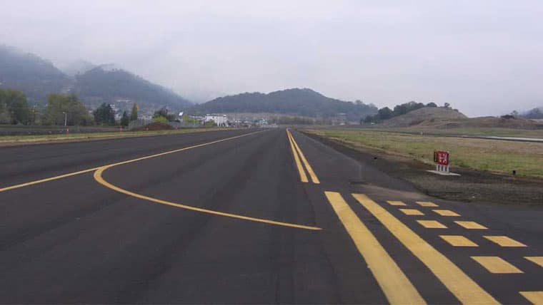 Paved runway at Roseburg Airport