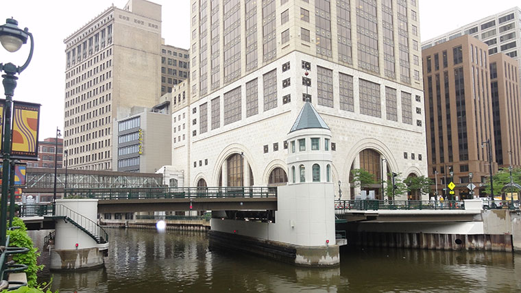 Wisconsin Avenue Lift Bridge in Milwaukee